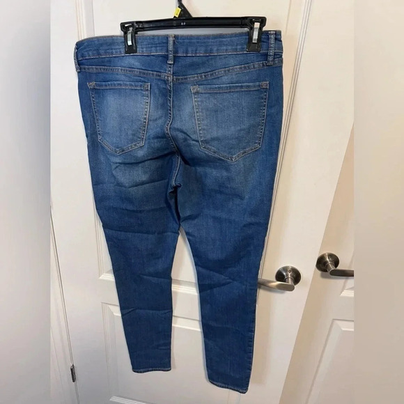 Old Navy | Mid-Rise Distressed Rockstar Skinny Jeans |  Size 14 [66] - Picture 4 of 6